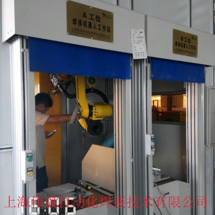 自動升降門焊接機器人工作房