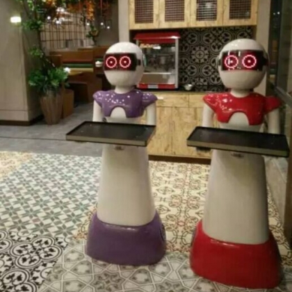 美女送餐機器人，機器人代理，智能送菜機器人