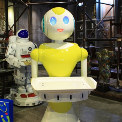 金屬誘惑服務機器人送餐機器人餐廳服務迎賓行走移動機器人展會活動