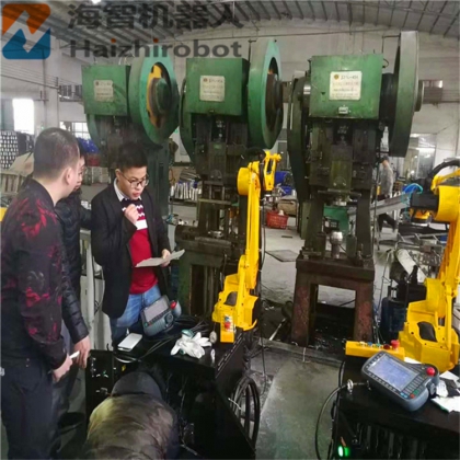 四軸沖壓機(jī)械手生產(chǎn)廠家 數(shù)控沖床機(jī)器人、拉伸機(jī)械手