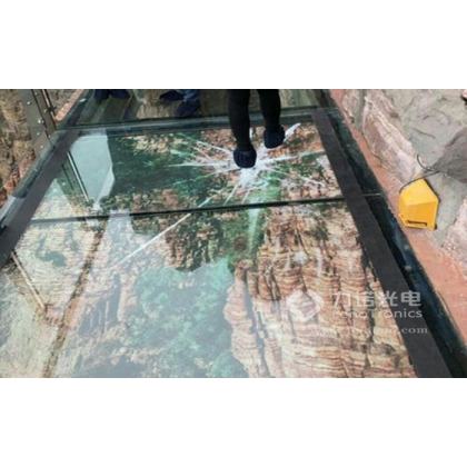 又一套玻璃棧道LED顯示屏即將要發(fā)貨啦！