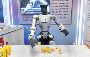 首屆具身智能機(jī)器人運動會，越疆Atom憑借精準(zhǔn)絲滑操作斬獲智能控制優(yōu)秀獎
