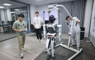 蚌埠廣鼎科技人形機器人驚艷亮相