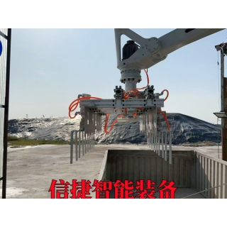 在高溫環(huán)境中，全自動(dòng)裝車機(jī)器人代替人工飼料裝車